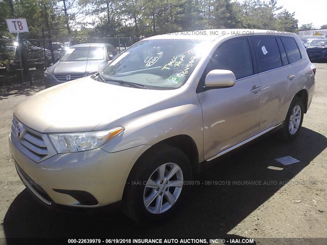 5TDBK3EH8CS164567 - 2012 TOYOTA HIGHLANDER SE BEIGE photo 2