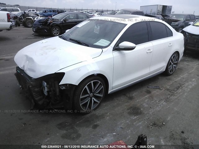 3VW4A7AJ9DM358857 - 2013 VOLKSWAGEN JETTA GLI WHITE photo 2