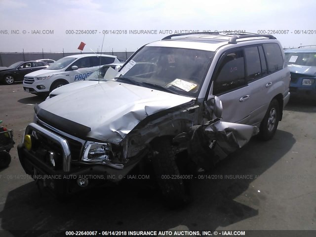 JTEHT05J422016958 - 2002 TOYOTA LAND CRUISER  WHITE photo 2