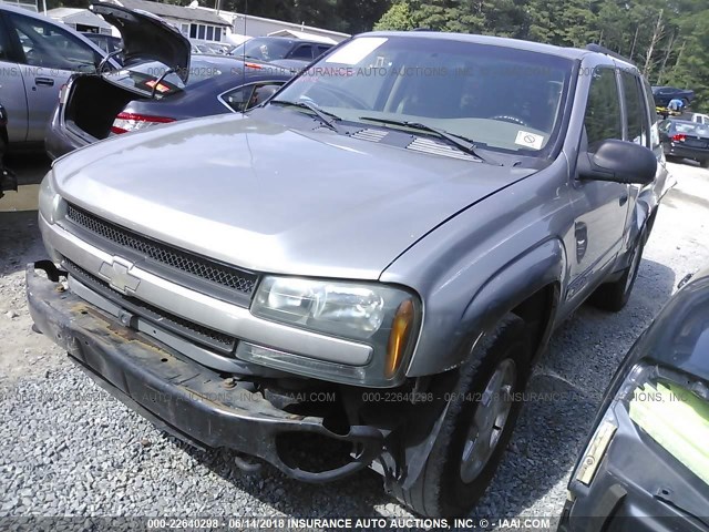 1GNDT13S822529206 - 2002 CHEVROLET TRAILBLAZER  SILVER photo 2