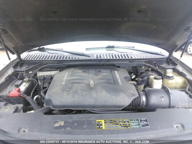 5LMFU28RX4LJ40521 - 2004 LINCOLN NAVIGATOR TAN photo 10