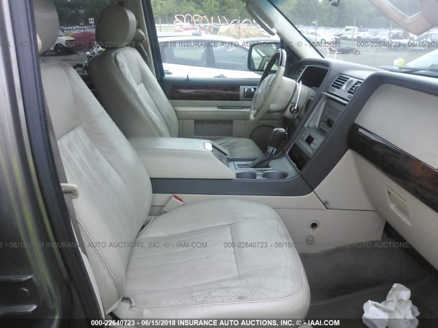 5LMFU28RX4LJ40521 - 2004 LINCOLN NAVIGATOR TAN photo 5