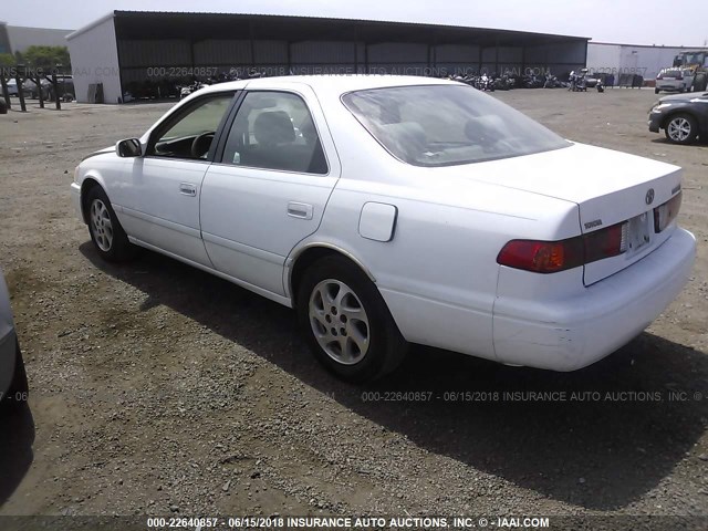4T1BG22K6YU951351 - 2000 TOYOTA CAMRY CE/LE/XLE WHITE photo 3