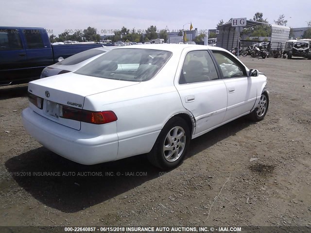 4T1BG22K6YU951351 - 2000 TOYOTA CAMRY CE/LE/XLE WHITE photo 4