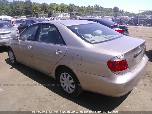 4T1BE32K15U427032 - 2005 TOYOTA CAMRY LE/XLE/SE ოქროსფერი ფოტო 3