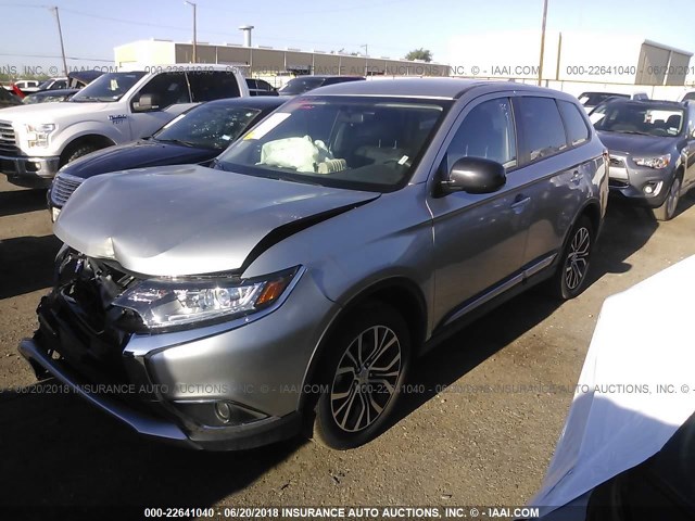 JA4AD2A31JJ003881 - 2018 MITSUBISHI OUTLANDER ES ვერცხლისფერი ფოტო 2