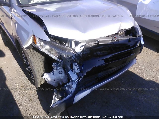 JA4AD2A31JJ003881 - 2018 MITSUBISHI OUTLANDER ES ვერცხლისფერი ფოტო 6