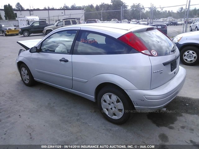 1FAFP31N87W208710 - 2007 FORD FOCUS ZX3/S/SE/SES GRAY photo 3