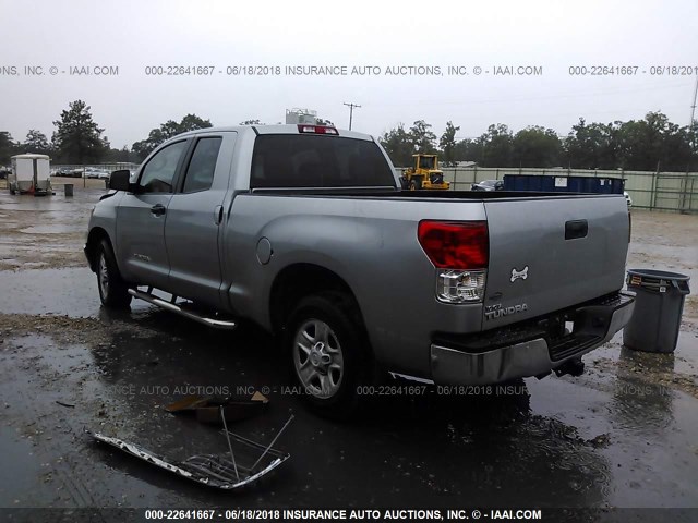 5TFRM5F1XBX024907 - 2011 TOYOTA TUNDRA DOUBLE CAB SR5 SILVER photo 3