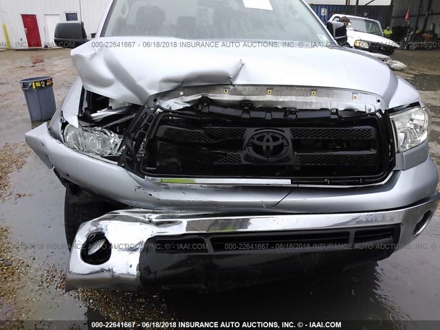5TFRM5F1XBX024907 - 2011 TOYOTA TUNDRA DOUBLE CAB SR5 SILVER photo 6