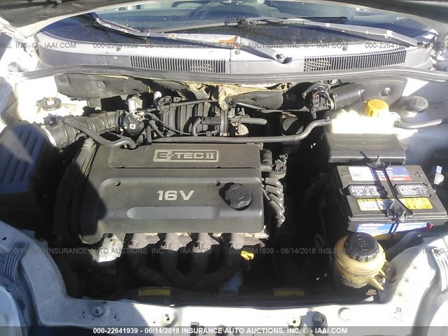 KL1TJ52654B258752 - 2004 CHEVROLET AVEO LS WHITE photo 10