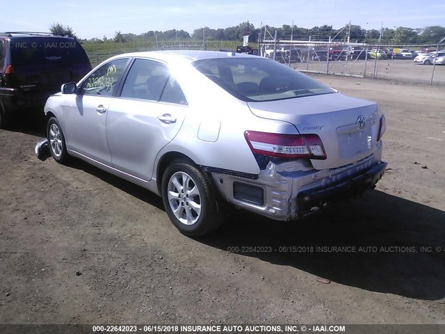 4T4BF3EK6BR168547 - 2011 TOYOTA CAMRY SE/LE/XLE 银色 照片 3