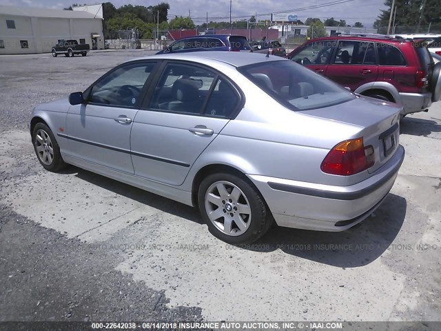 WBAAM3347YCA88077 - 2000 BMW 323 I SILVER photo 3