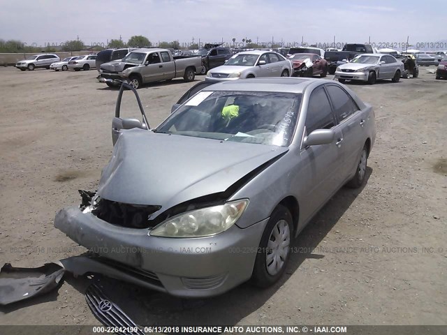 4T1BE32K35U591592 - 2005 TOYOTA CAMRY LE/XLE/SE ვერცხლისფერი ფოტო 2