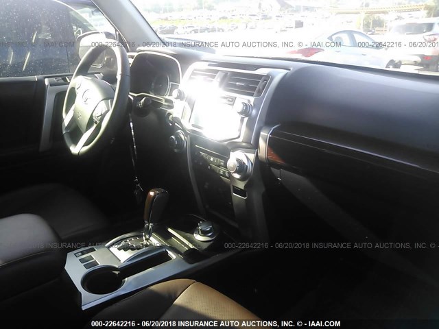 JTEBU5JR4H5441597 - 2017 TOYOTA 4RUNNER SR5 PREM/LTDL/TRAIL/TRD GRAY photo 5