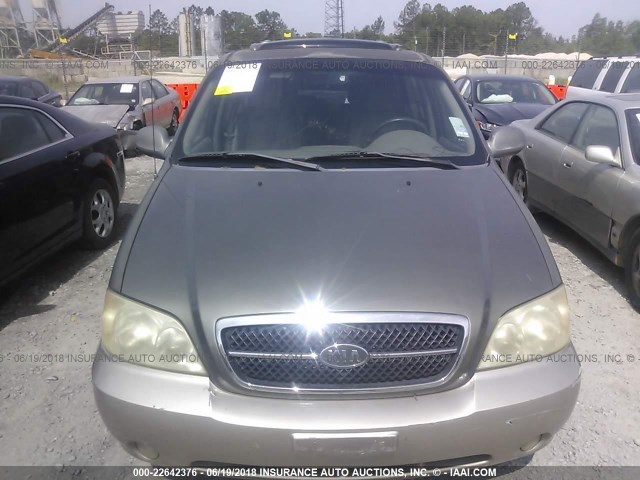 KNDUP131646512789 - 2004 KIA SEDONA EX/LX GRAY photo 6