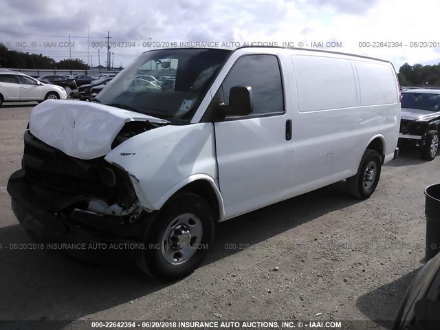 1GCWGFFA2C1116002 - 2012 CHEVROLET EXPRESS G2500  WHITE photo 2