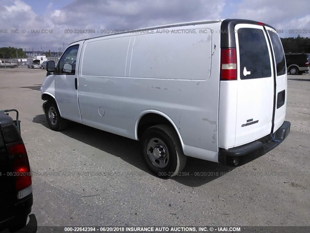 1GCWGFFA2C1116002 - 2012 CHEVROLET EXPRESS G2500  WHITE photo 3