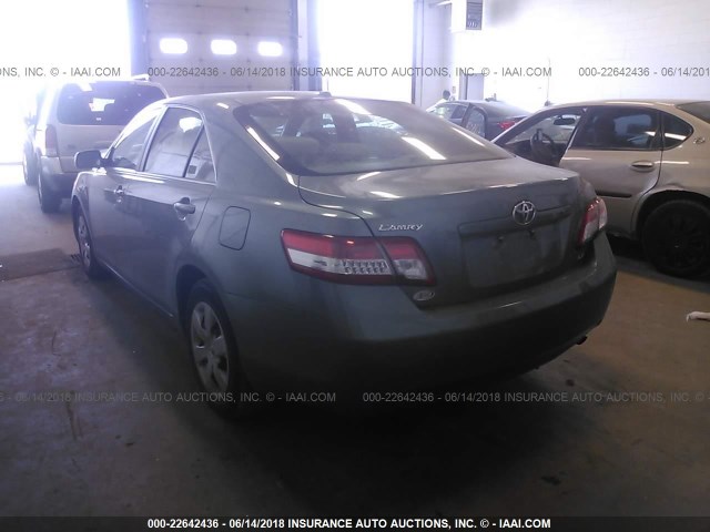 4T4BF3EK3BR127759 - 2011 TOYOTA CAMRY SE/LE/XLE ტურკოუსი ფოტო 3