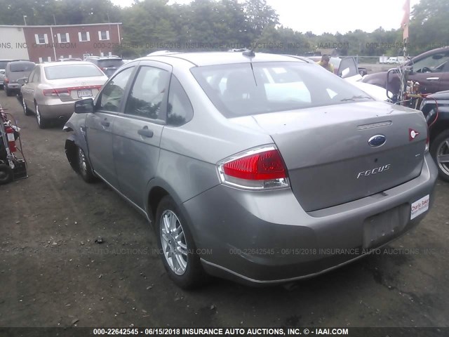 1FAHP35N98W181652 - 2008 FORD FOCUS SE/SEL/SES GRAY photo 3