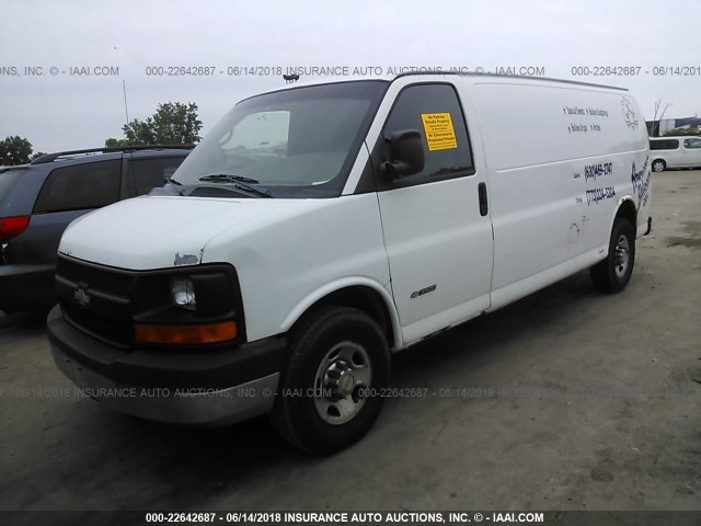 1GCHG39U141185889 - 2004 CHEVROLET EXPRESS G3500  WHITE photo 2