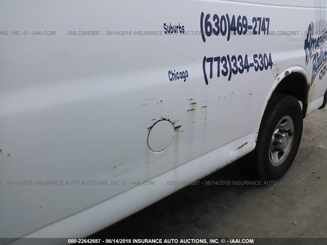 1GCHG39U141185889 - 2004 CHEVROLET EXPRESS G3500  WHITE photo 6