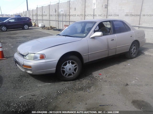 4T1BF12K1TU127666 - 1996 TOYOTA CAMRY LE/XLE/SE ოქროსფერი ფოტო 2