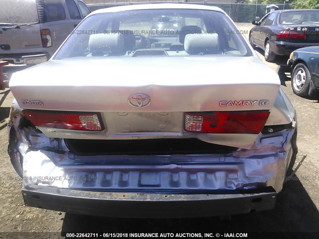 4T1BG22K31U797560 - 2001 TOYOTA CAMRY CE/LE/XLE GRAY photo 6