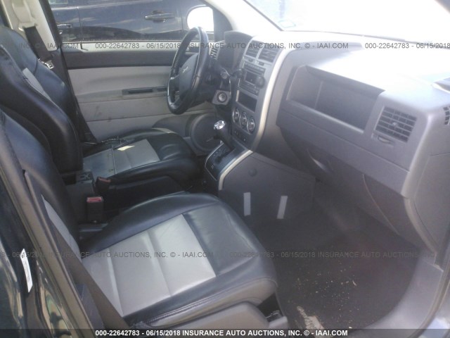 1J8FT57W47D230967 - 2007 JEEP COMPASS LIMITED GRAY photo 5