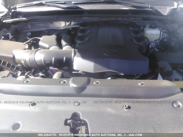 JTEBU5JRXJ5537370 - 2018 TOYOTA 4RUNNER SR5 PREM/LTDL/TRAIL/TRD Srebrny zdjęcie 10