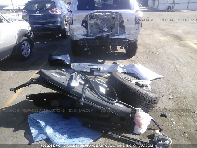 JTEBU5JRXJ5537370 - 2018 TOYOTA 4RUNNER SR5 PREM/LTDL/TRAIL/TRD Srebrny zdjęcie 6