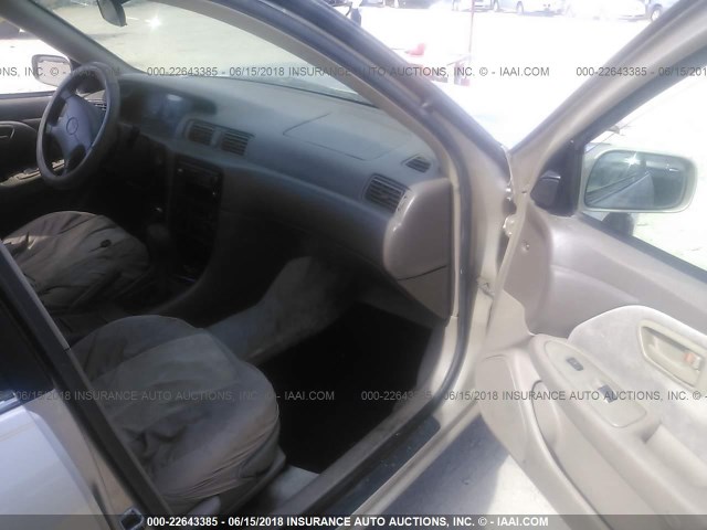 4T1BG22K2XU897528 - 1999 TOYOTA CAMRY CE/LE/XLE GOLD photo 5
