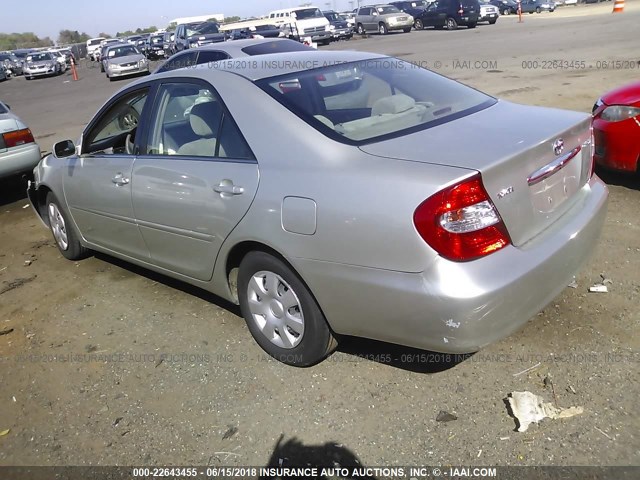 JTDBE32K430165290 - 2003 TOYOTA CAMRY LE/XLE SILVER photo 3