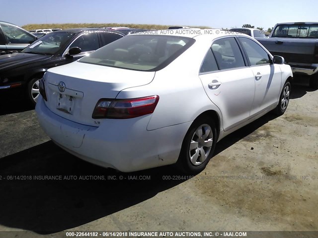 4T1BE46KX7U724903 - 2007 TOYOTA CAMRY NEW GENERAT CE/LE/XLE/SE WHITE photo 4
