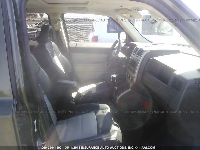 1J8FF48W67D354819 - 2007 JEEP PATRIOT LIMITED GREEN photo 5