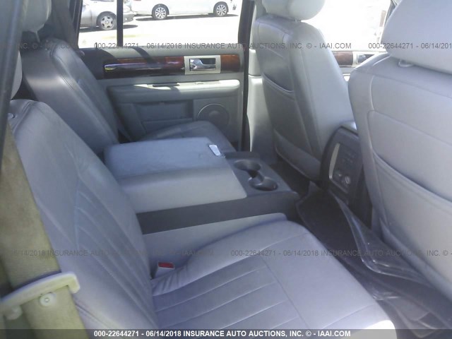 5LMFU28R54LJ05403 - 2004 LINCOLN NAVIGATOR MAROON photo 8