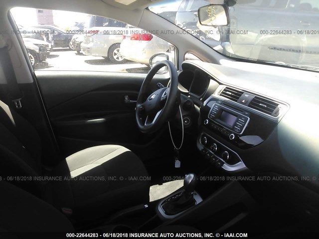 KNADM4A32G6670241 - 2016 KIA RIO LX SILVER photo 5