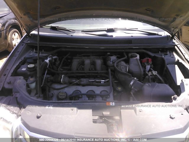 1FMDK03W38GA30975 - 2008 FORD TAURUS X LIMITED GRAY photo 10