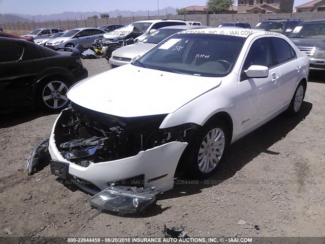 3FADP0L31BR109952 - 2011 FORD FUSION HYBRID WHITE photo 2