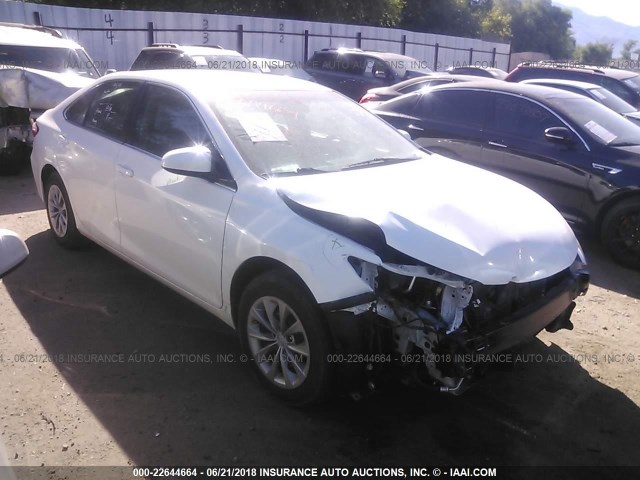 4T1BF1FK1FU015478 - 2015 TOYOTA CAMRY LE/XLE/SE/XSE WHITE photo 1