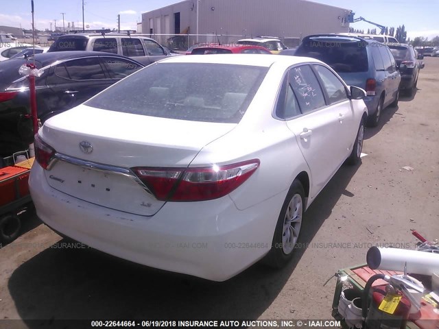 4T1BF1FK1FU015478 - 2015 TOYOTA CAMRY LE/XLE/SE/XSE WHITE photo 4