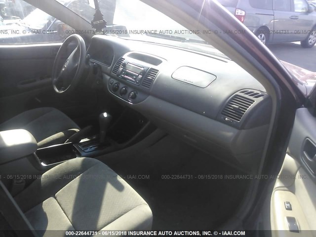 4T1BE32KX4U340244 - 2004 TOYOTA CAMRY LE/XLE/SE მუქწითელი ფოტო 5