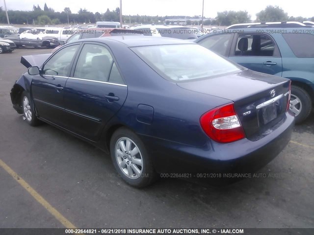 4T1BE32K82U588313 - 2002 TOYOTA CAMRY LE/XLE/SE Mavi foto 3