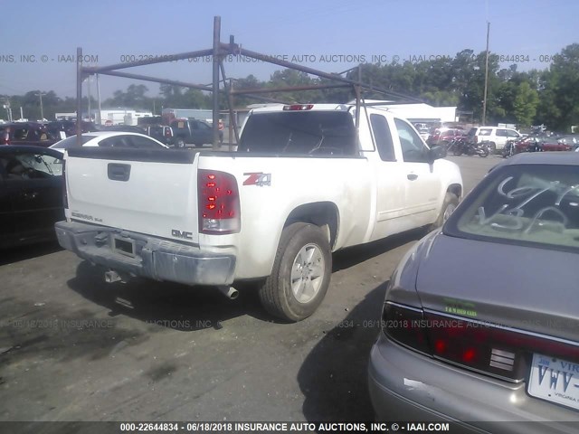 1GTR2VE75DZ391135 - 2013 GMC SIERRA K1500 SLE WHITE photo 4