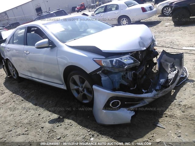 4T1BF1FK9EU331306 - 2014 TOYOTA CAMRY L/SE/LE/XLE 银色 照片 1