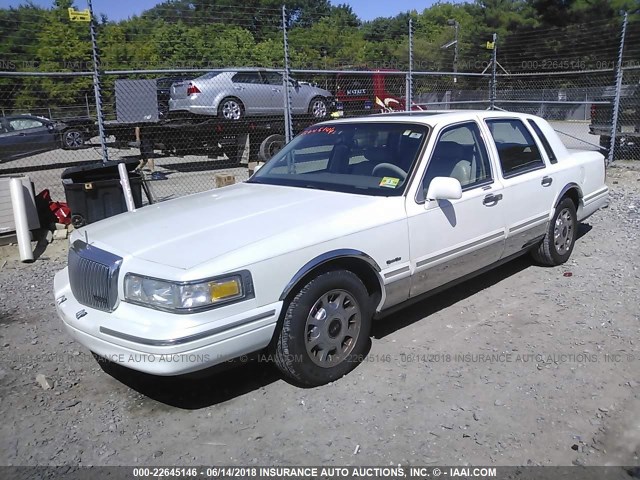 1LNLM82W7VY695146 - 1997 LINCOLN TOWN CAR SIGNATURE/TOURING WHITE photo 2