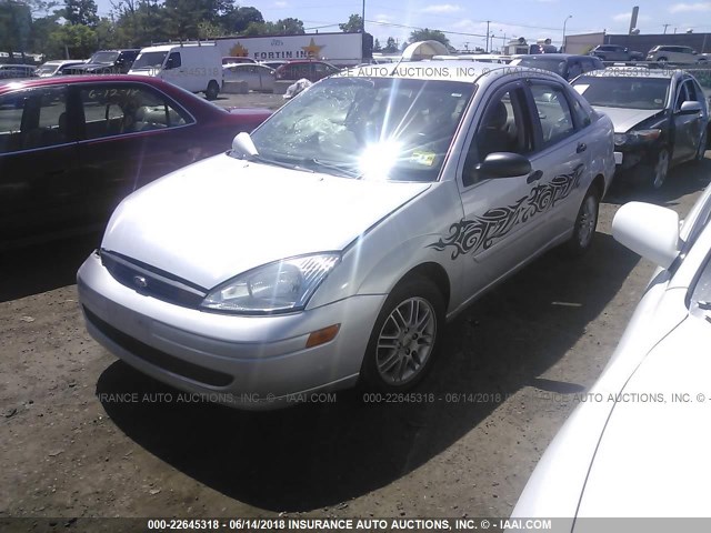 1FAFP3831YW362083 - 2000 FORD FOCUS ZTS SILVER photo 2