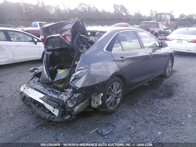 4T1BF1FK3HU806355 - 2017 TOYOTA CAMRY LE/XLE/SE/XSE GRAY photo 4