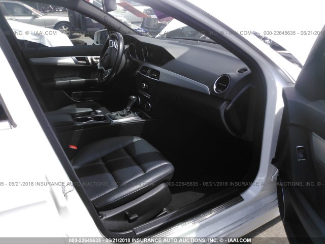 WDDGF4HB2DR257694 - 2013 MERCEDES-BENZ C 250 WHITE photo 5