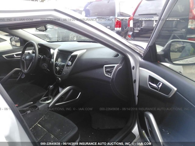 KMHTC6AD1EU184563 - 2014 HYUNDAI VELOSTER SILVER photo 5